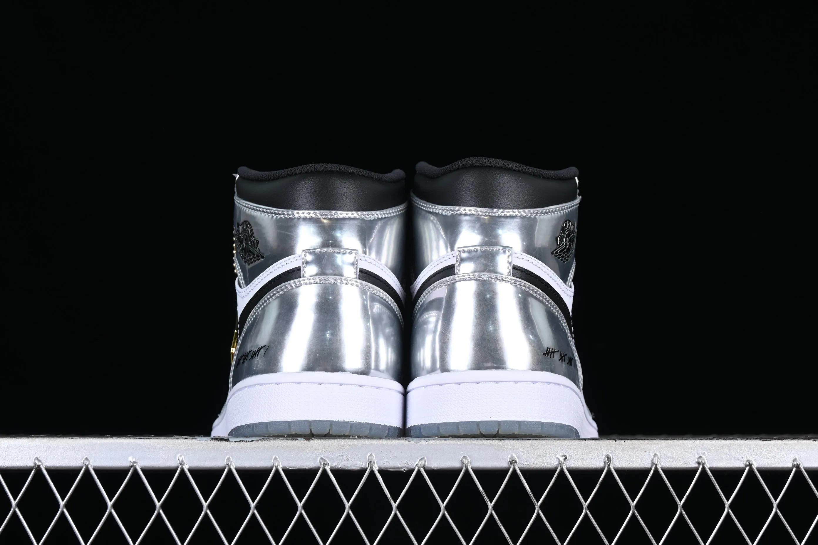 All categories Air Jordan Jordan series basketball shoes Air Jordan 1 High Air Jordan 1 Pass The Torch AJ1 Joe 1 Leonard liquid electroplated silver AQ7476-016